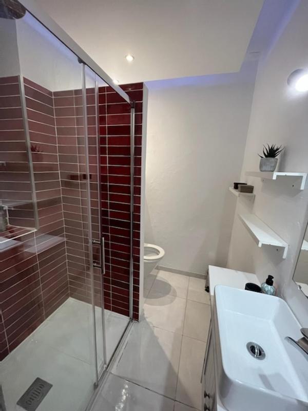 L'Appartement - Chambre Avec Salle De Bains Et Wc Dans Une Galerie D'Art Montbéliard Exteriér fotografie